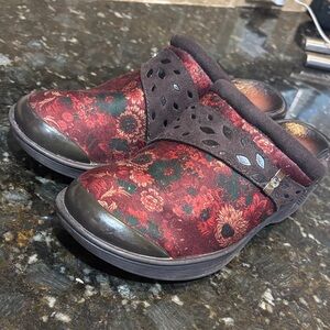 BZEES Dolly Clogs! 7.5